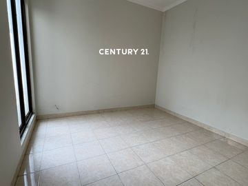 Rumah 2 Lantai Dalam Cluster Di Graha Raya Az 18138