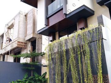 DIJUAL RUMAH SIAP HUNI 3 LANTAI MURAH DI PALAGAN 5,89 M