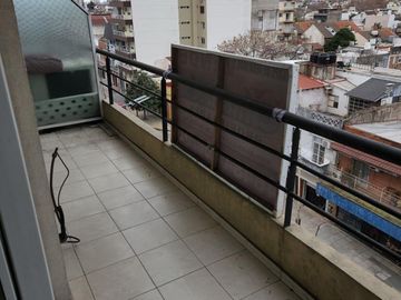 Departamento 2 Ambientes al Frente con balcon