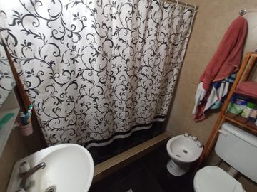 Vende Casa en Claypole a mts de 2 de Abril