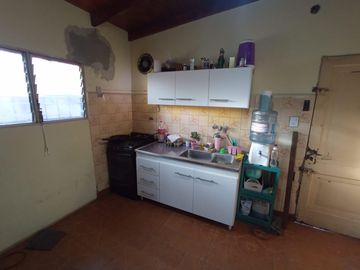 Vende Casa en Claypole a mts de 2 de Abril