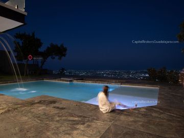 Casa de Lujo en Venta El Palomar zona sur Alberca Lujo