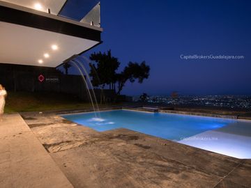 Casa de Lujo en Venta El Palomar zona sur Alberca Lujo