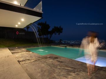 Casa de Lujo en Venta El Palomar zona sur Alberca Lujo