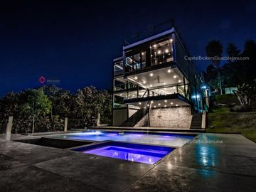 Casa de Lujo en Venta El Palomar zona sur Alberca Lujo