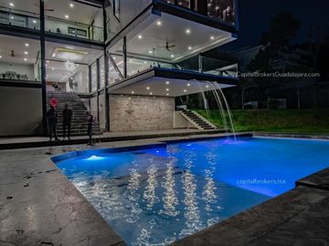 Casa de Lujo en Venta El Palomar zona sur Alberca Lujo
