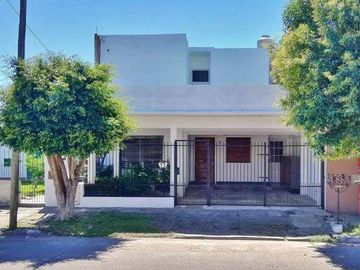 Casa para 2 Familias en venta en Ezpeleta Este