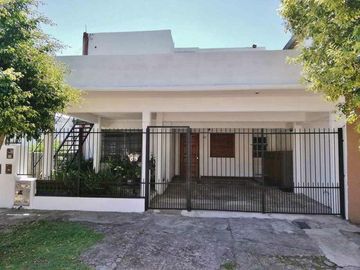 Casa para 2 Familias en venta en Ezpeleta Este