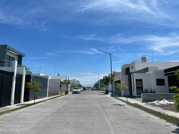 Casa en Venta en Fracc. Colinas del Real, Villa de Álvarez, Colima.