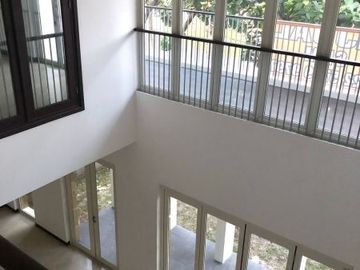 Rumah Minimalis 2 Lantai Dekat Jogging Track, Univ Ciputra