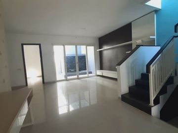 Rumah di Kebonsari Elveka Cocok Untuk Kantor Dekat Gayungsari