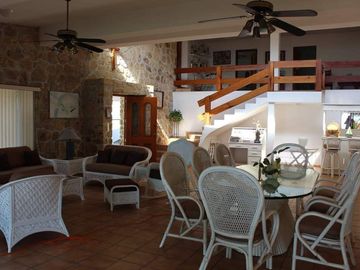 HERMOSA RESIDENCIA PARA GOZAR AL MÁXIMO EL LAGO DE TEQUESQUITENGO