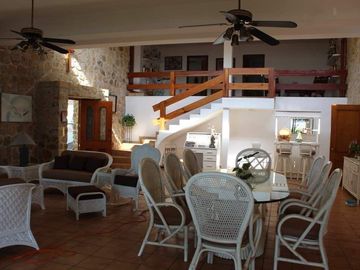 HERMOSA RESIDENCIA PARA GOZAR AL MÁXIMO EL LAGO DE TEQUESQUITENGO