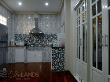 GREAT MAIN STREET BUSINESS / RESIDENCE FOR SALE IN THE HEART OF DOWNTOWN KANCHANABURI!!!