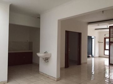 Sewa Rumah 2 lantai, Tebet Barat Dalam, 750 m Patung Pancoran & Tol