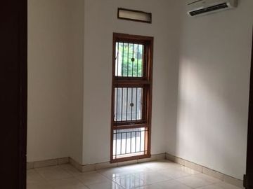 Sewa Rumah 2 lantai, Tebet Barat Dalam, 750 m Patung Pancoran & Tol