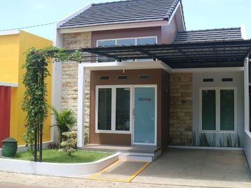 RUMAH CANTIK SIAP HUNI DI MALANG DEKAT STADIUM KANJURUHAN