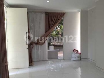 Dijual Rumah Siap Huni di Discovery, Bintaro