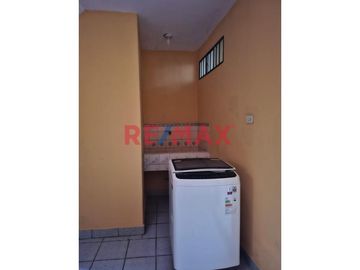 🏡 ¡Descubre tu nuevo hogar en La Victoria, Chiclayo!

🔑 Esta encantadora casa urbana de 2 pisos espera por ti para llenarla de vida y nuevos recuerd