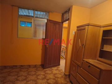 🏡 ¡Descubre tu nuevo hogar en La Victoria, Chiclayo!

🔑 Esta encantadora casa urbana de 2 pisos espera por ti para llenarla de vida y nuevos recuerd