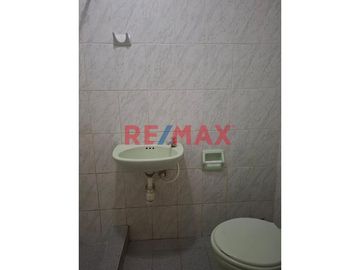 🏡 ¡Descubre tu nuevo hogar en La Victoria, Chiclayo!

🔑 Esta encantadora casa urbana de 2 pisos espera por ti para llenarla de vida y nuevos recuerd