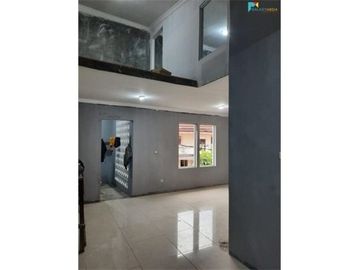 Di jual cepat rumah baru 2 lantai dan murah di Slipi