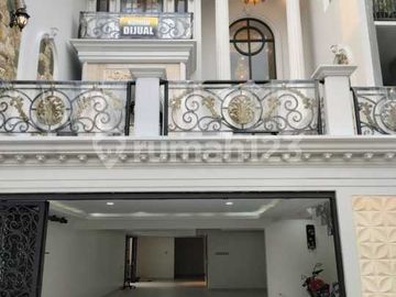 Dijual Rumah Pribadi Baru di Mampang Jaksel + Kolam Renang