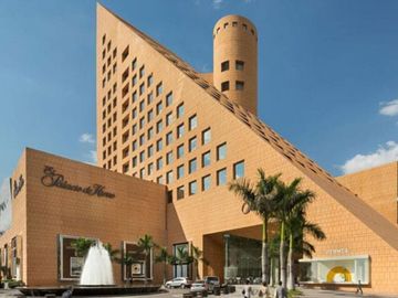 Departamento en planta baja, con patio, alberca, jacuzzi, cine, en pre venta.