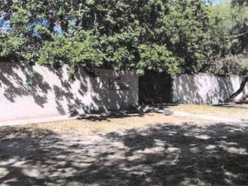 CASA DE CAMPO CON ALBERCA, CAPILLA Y LOFTS.