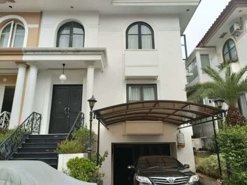 Disewakan rumah 3 lantai di Cipete Raya - Jakarta Selatan rumah 3 lantai di Cipete Raya - Jakarta Selatan