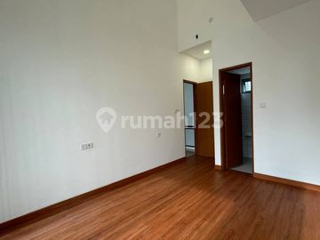 Brand New, Rumah Layout Lapang Modern Tropical di Cirendeu