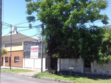 Fracción , ZONA CENTRICA EN JOSE LEON SUAREZ, 1/2 cuadra  ESTACION.se puede vender por separado