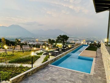 CASA EN VENTA CUMBRES ELITE PREMIER PRIVADA EVEREST