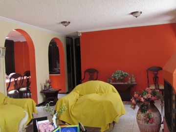 JIPIJAPA. CASA PRINCIPAL Y OTRA POSTERIOR.EN VENTA.