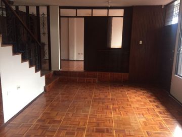 JIPIJAPA. CASA PRINCIPAL Y OTRA POSTERIOR.EN VENTA.