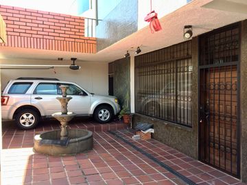 JIPIJAPA. CASA PRINCIPAL Y OTRA POSTERIOR.EN VENTA.