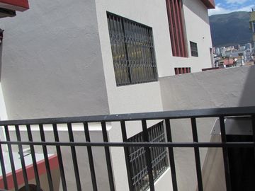 JIPIJAPA. CASA PRINCIPAL Y OTRA POSTERIOR.EN VENTA.