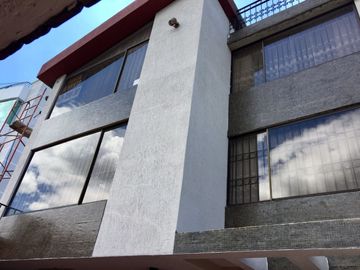 JIPIJAPA. CASA PRINCIPAL Y OTRA POSTERIOR.EN VENTA.