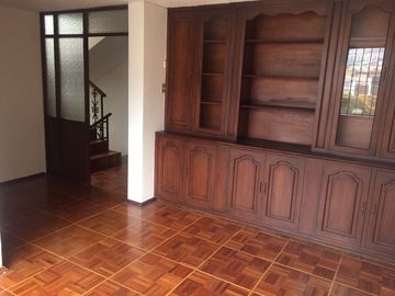 JIPIJAPA. CASA PRINCIPAL Y OTRA POSTERIOR.EN VENTA.