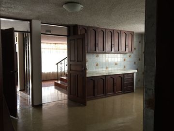 JIPIJAPA. CASA PRINCIPAL Y OTRA POSTERIOR.EN VENTA.
