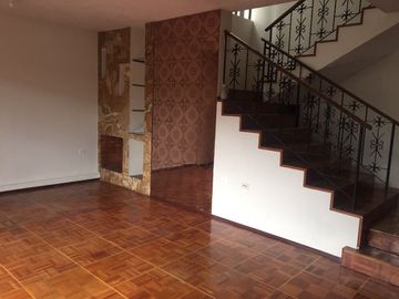 JIPIJAPA. CASA PRINCIPAL Y OTRA POSTERIOR.EN VENTA.