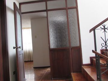 JIPIJAPA. CASA PRINCIPAL Y OTRA POSTERIOR.EN VENTA.