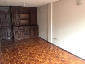 JIPIJAPA. CASA PRINCIPAL Y OTRA POSTERIOR.EN VENTA.