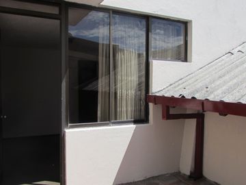 JIPIJAPA. CASA PRINCIPAL Y OTRA POSTERIOR.EN VENTA.