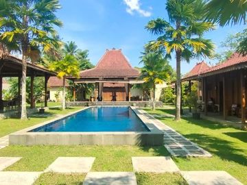 Joglo Mewah dan luas + kolam renang dekat Kampus UII