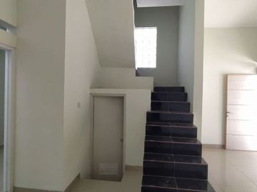 Hunian mewah rasa villa sejuk asri Di cikalang cimekar dkt GA TOL