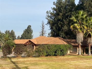 AP765 210 m2 en 4000 de terreno, 3D 2B estar y servicios
