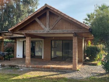 AP765 210 m2 en 4000 de terreno, 3D 2B estar y servicios