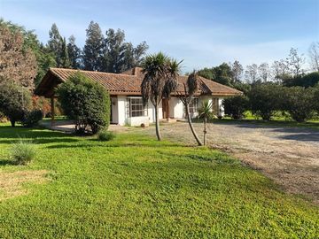 AP765 210 m2 en 4000 de terreno, 3D 2B estar y servicios