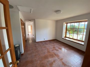 AP765 210 m2 en 4000 de terreno, 3D 2B estar y servicios